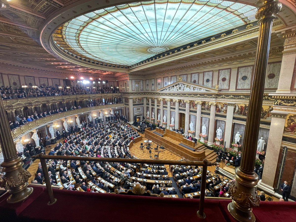 Offizielle Parlamentseröffnung - bisschen Gänsehaut bei dem Gedanken, dass das mein neuer Arbeitsplatz ist 🥹