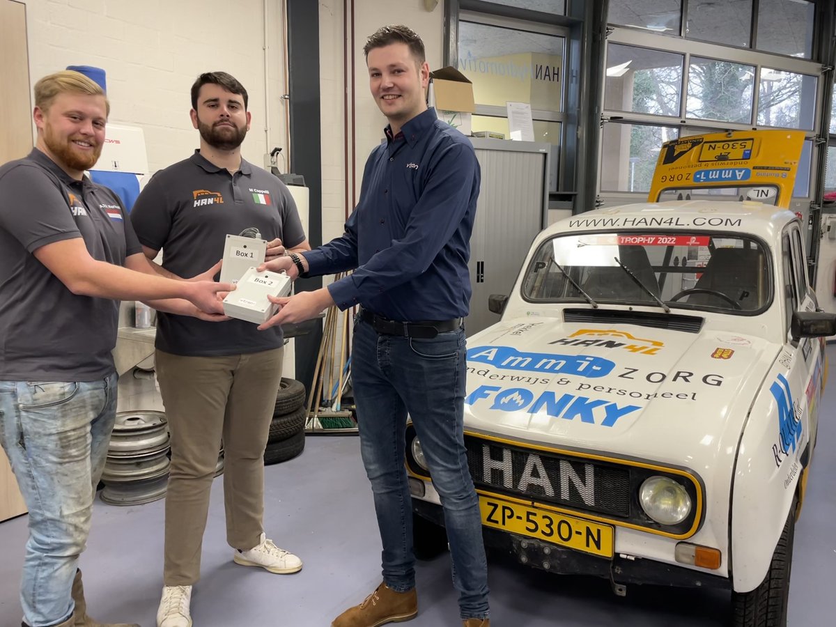 V_tron's tweet photo. Afgelopen dinsdag heeft onze accountmanager Vincent van Beek bij het HAN4L-team onze track&amp;trace modules afgeleverd, die tijdens de zware humanitaire tocht naar de binnenlanden van #Marokko de auto's zullen volgen.

Ook u kunt hen sponsoren via https://t.co/fpagyTAzMe https://t.co/KWyHJpb4IJ