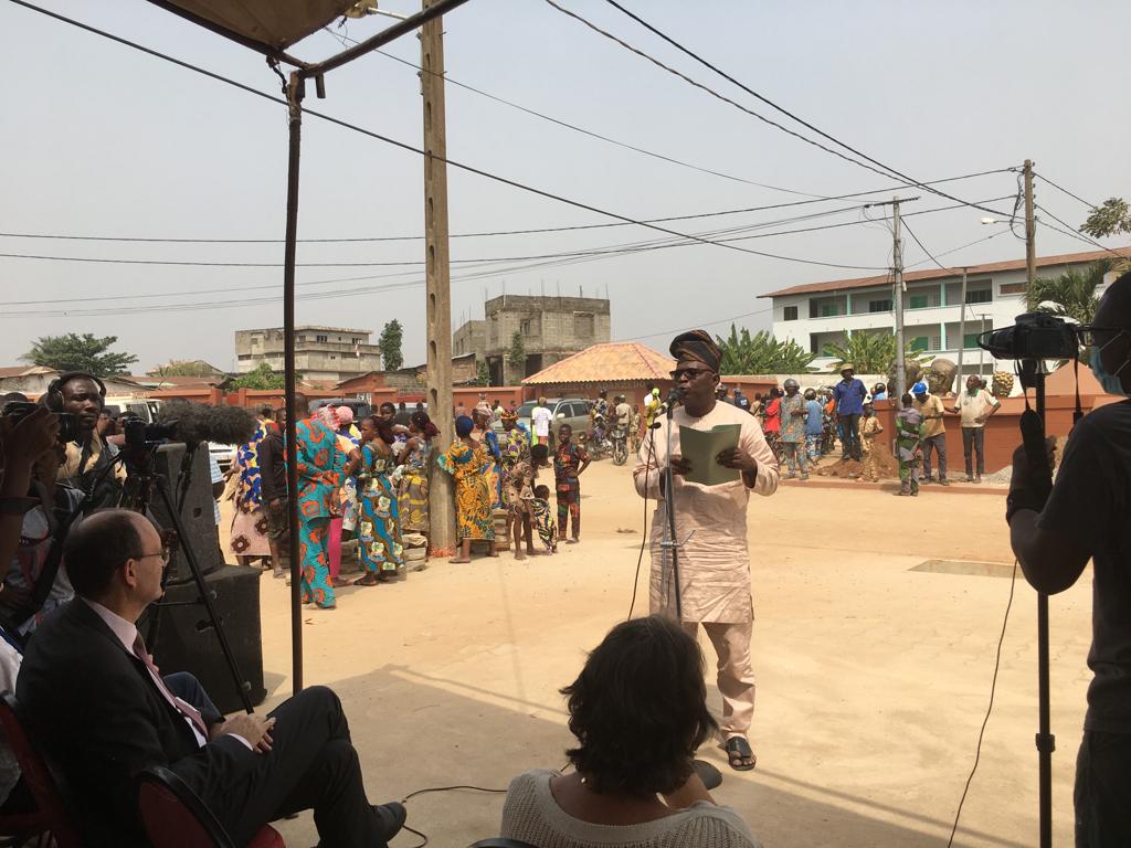 ambafrancebenin's tweet photo. La mairie de Porto-Novo, @CergyPontoise95  @grandlyon étaient présentes ce matin pour l’inauguration de la place traditionnelle vaudou Abêssan, réhabilitée par #Ouadada dans le cadre du projet Porto-Novo, Ville Verte #FIP #resilience #patrimoine
👉https://t.co/05p8I7gCZO https://t.co/9ElaZJA5a7