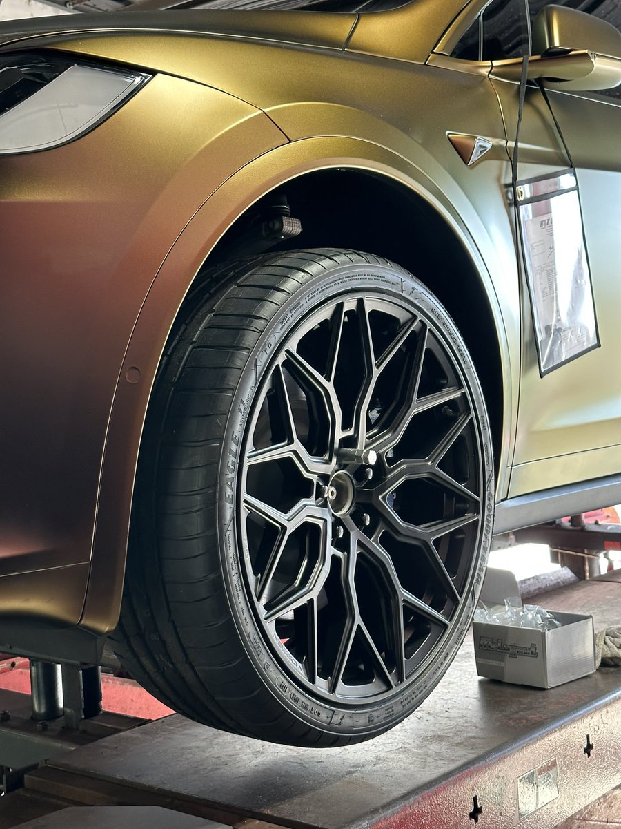 Mike_Texas7's tweet image. Past -&amp;gt; Present! 😌 #Tesla #ModelXPlaid If your in NE Florida &amp;amp; interested in the Cyberstream’s hit me up!