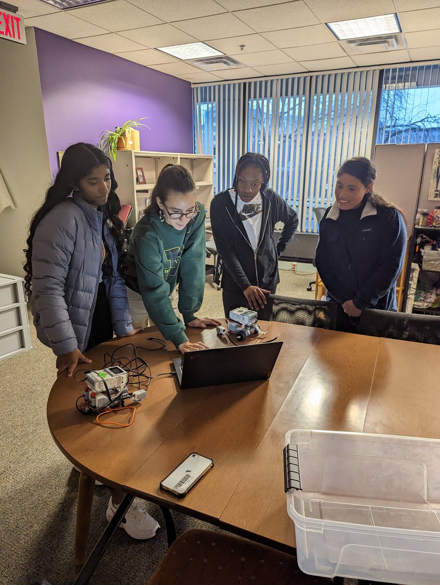 FTC14172's tweet photo. Last season, we taught the kids at young women's resource center, this season we teach the counselors so they can continue so we can teach another group. #sustainableoutreach @FIRSTweets @FTCTeams @ftc_iowa https://t.co/x8Fvb6yKVz