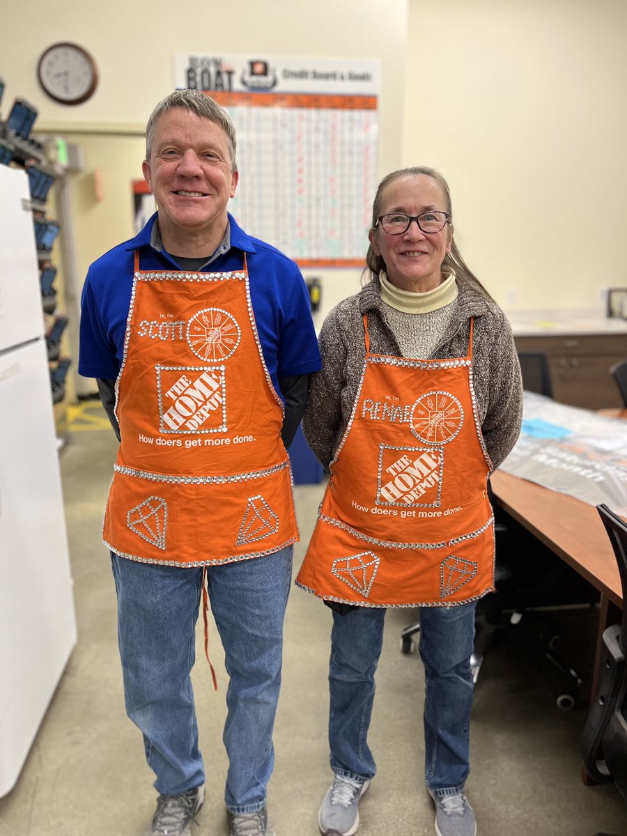 WentzelDoug's tweet photo. Big day at 2826, we had to celebrate these two hitting their diamond award! Thank you for going above and beyond for our customers and associates 🧡 @jordanolsen0288 @CampSweenScott https://t.co/Hun8IZOGE1