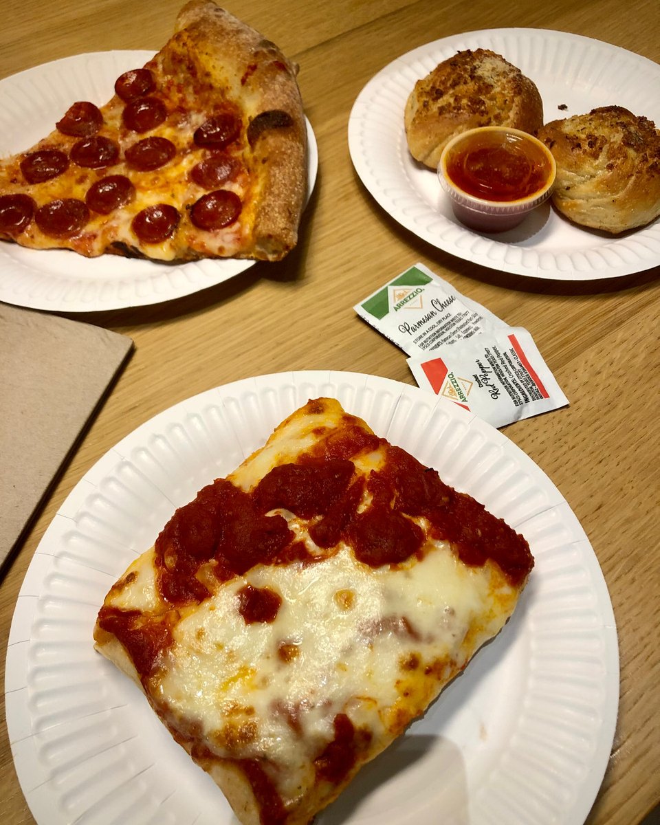downtown_la's tweet image. Two very important pizza tips for you! 
1. Danny Boys Famous Original pizza is now open on Saturdays from 12 - 8:30PM at @HaloDTLA 
2. Did you know they do gluten-free Sicilian pizza? It's SO delicious!! 
#glutenfreepizza #NYstylepizza
