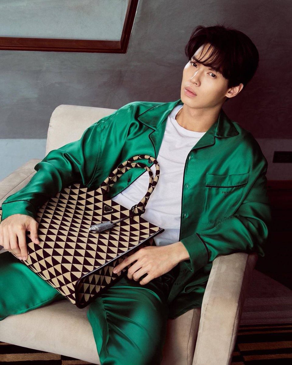 itsluv3x's tweet photo. omgg thank you prada! looking forward to watch the show 
#winMetawin 
#PRADAxENHYPEN
#OptoutPrada https://t.co/Nk0lHzVCSU