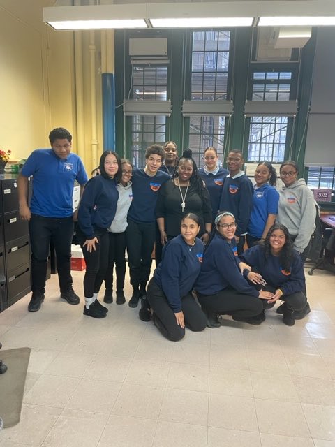 10x342's tweet photo. As noted by ⁦@davis_fia⁩ - at ISLA “across classrooms students are engaged in discourse, students feel seen, affirmed and loved.” 💖 ⁦@AdonGicel⁩ https://t.co/5j3IIunzXt