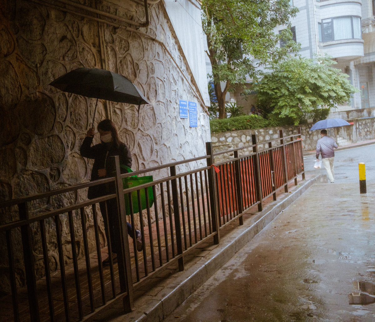 Flam_thunder's tweet photo. Rainy day

#street #streetphotography #photographer #photography #streetart #streetdreamsmag #lightandshadow #lensculture #featureshoot #fujifilm #fujifilmx #fujifilmxt3 #fujifilmphotography #fujinonglobal https://t.co/VZwzUAD5Kb