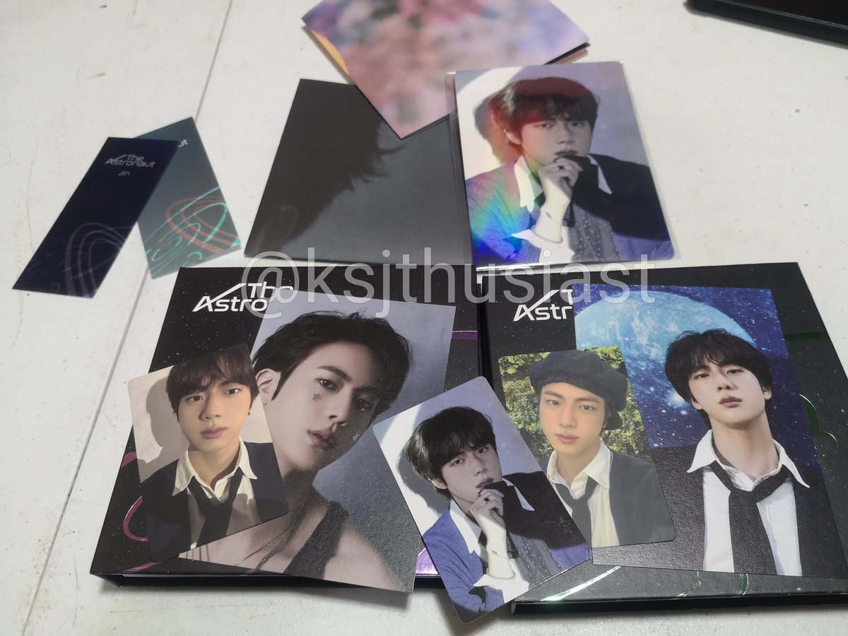 ksjthusiast's tweet photo. Got my The Astronaut Album na 🥺 2 months worth the wait huhu ampogi ng bebe ko!! Thank you @MISTLEBOXSHARER for the smooth transaction!

#MISTLEFEEDBACKS https://t.co/KBeeb9Ztx9