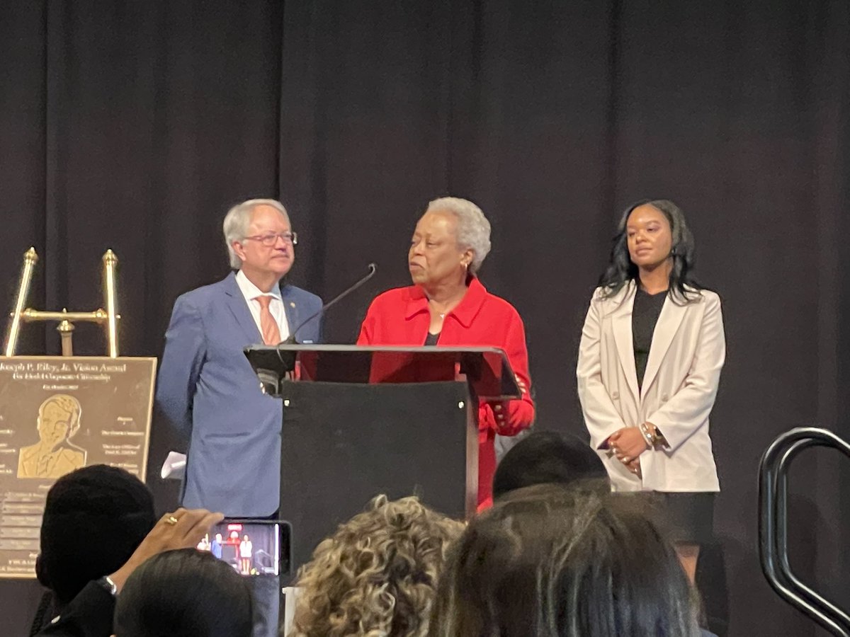 JessL1's tweet photo. Honored to be a guest of the @SCaquarium at the @YWCAChasSC  #MLK breakfast where the theme was “Do the work.”

#MLKcelebration #DoTheWork https://t.co/oxZUPiWYsD