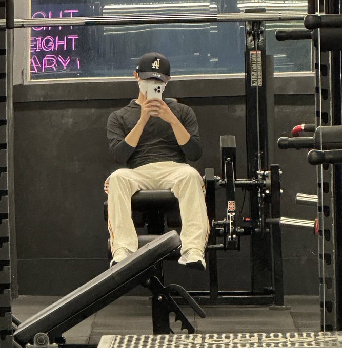 jaehwafn's tweet photo. time’s up! enough internet for today. (looking for new friends isn’t easy than i thought, it’s requires sooo much energy hehe). good night fellas, enough rest and drinks water! see you tomorrow. https://t.co/S7OrZYslM3