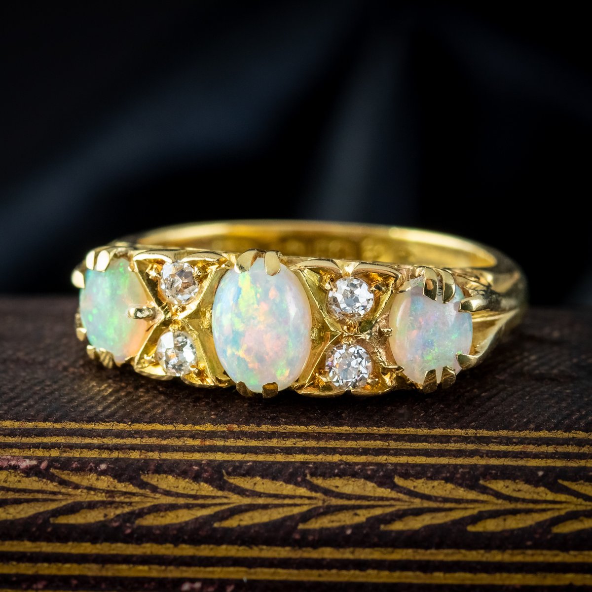Antique_Group's tweet photo. A beautiful antique Victorian carved half hoop ring (Circa 1890) adorned with three natural opal cabochons (approx. 1.2ct total).

£1,650 or $2,001

Click here to shop now - https://t.co/zVrGqrCi4T https://t.co/suY4dTAFkm