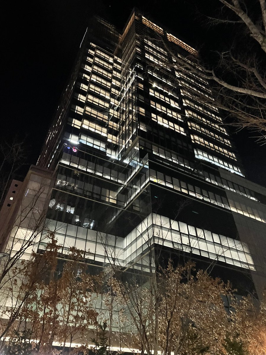 teacandy21's tweet photo. 推しがこの上で作業しているかも?打ち合わせしているかも?
と思い馳せるのが楽しみだったのですが💦
#HIVEINSIGHT
#渡韓
#ハイブインサイト https://t.co/2n0n9Itz3u