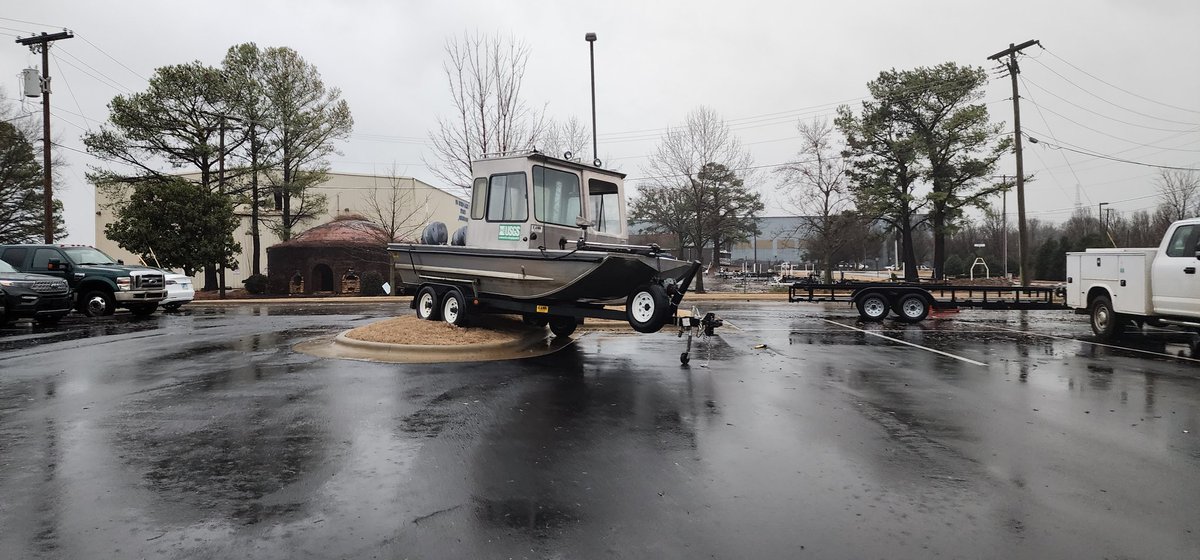 markspychala's tweet photo. Tornado damage outside our hotel in Decatur, AL. @NWSHuntsville https://t.co/NFcaIPXqU1