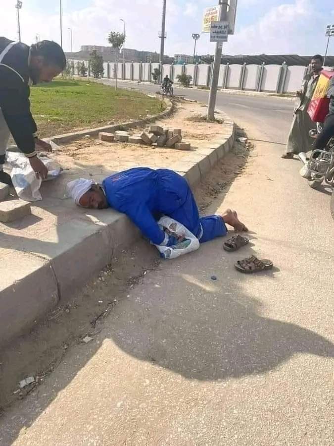 عامل اتوفى اثناء عمله ولأنه فقير لم يترحم عليه أحد كونوا أنتم أهل وأدعوا له بالرحمه😭🥀😭