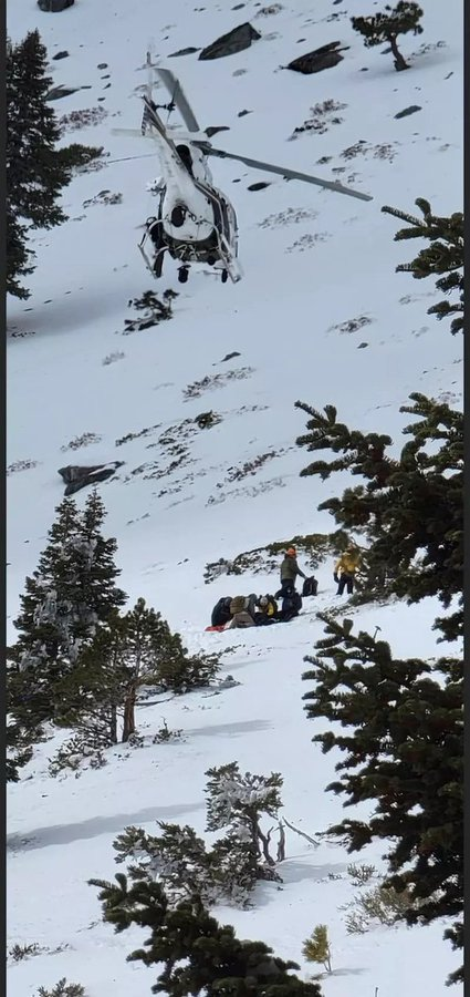 Syndicate650's tweet image. 南加州的一位女性登山爱好者在Mt. Baldy登山，由于山上结冰，路滑，不小心从数百尺高山坠落死亡，在过去两周，已经有两名受害者遇难。在Mt. Baldy有一个度假村，每到冬季就会吸引很多有人以及登山爱好者，来此休闲娱乐。在冬季由于山上道路结冰路滑，要登山的话做好保暖御寒的工作，选择合适的登山装备