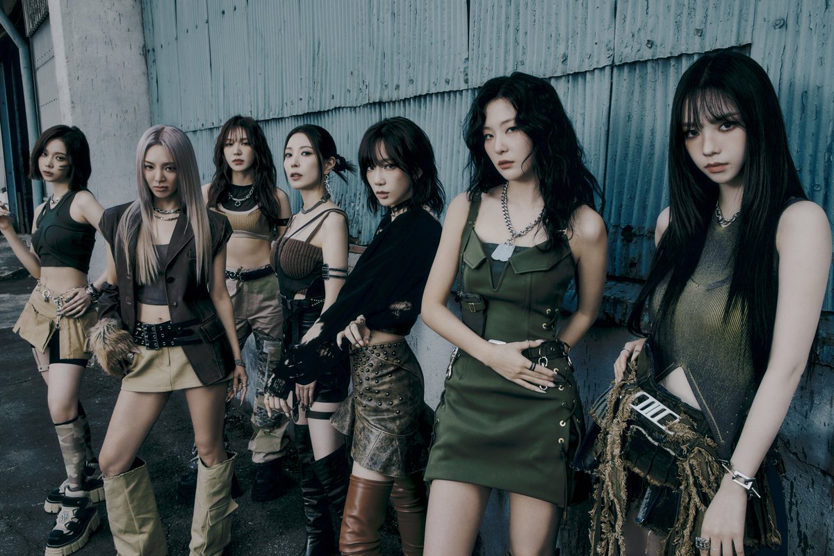 Beauty & The Beat: 1st Mini Album　今月の少女 1st Mini Album: ++【限定盤】 (A-VER.) : LOONA (今月の少女