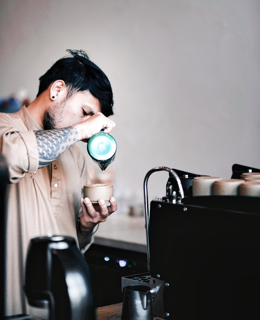 PUQ_coffee's tweet photo. Humans excel at being creative, not at being robots!
With a PUQ on your bench, your cafe will be tamping with robotic precision to help you create a better espresso. Leaving you with more time and mental energy to focus on your customers or being creative with your latte art https://t.co/BCAnEpX9SR