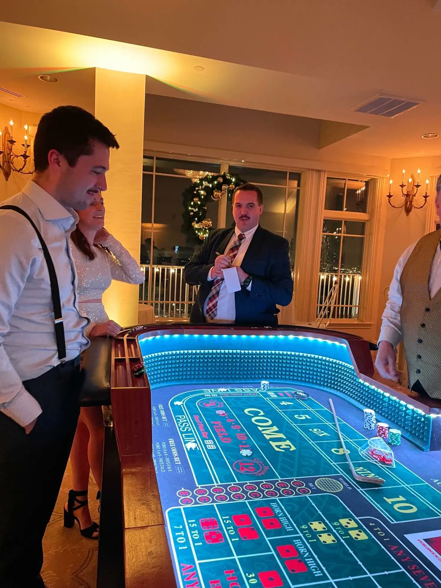 TwistBioscience's tweet photo. #TwistBoston looking dapper bringing back the roaring 20’s! What a fantastic night of fun. #WeMakeDNA #antibody #antibodydiscovery https://t.co/aoWMyqFz00