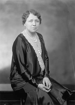 SStudiesD86's tweet photo. On This Day: In 1932, Hattie Ophelia Wyatt Caraway, a Democrat from Arkansas, became the first woman to be elected to the US Senate. Caraway had been appointed to the Senate two months earlier to fill the vacancy left by her late husband. #D86Curriculum
https://t.co/TkiHa9yg96 https://t.co/LoYjIKsLI0