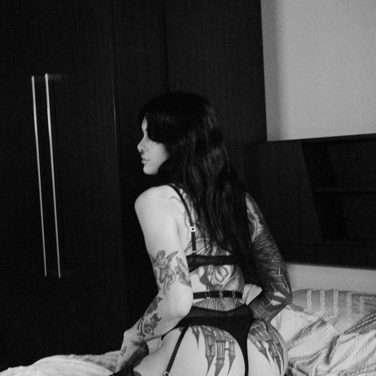 zeenosferatu's tweet photo. 𝖂𝖍𝖎𝖙𝖊 𝖓𝖔𝖎𝖘𝖊𝖘
📷 : @ShutterLensCA 
Shot on Arista Ultra 400 with an Yashica A TLR.

https://t.co/8pS499ekPp https://t.co/JqHAJXzT0S