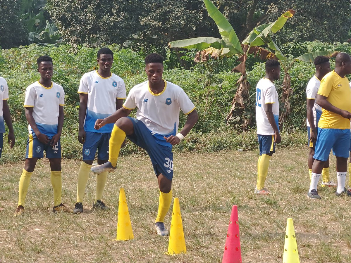 maxunitedfc's tweet photo. @maxunitedfc
#DivisionRégionale
#Saison2022_2023
#ObjectifD3
#Entraînement
Travailler avec objectivité et rester concentré jusqu'à la réalisation...
Allez les Maxi's !!! https://t.co/Y0h86r7KhI