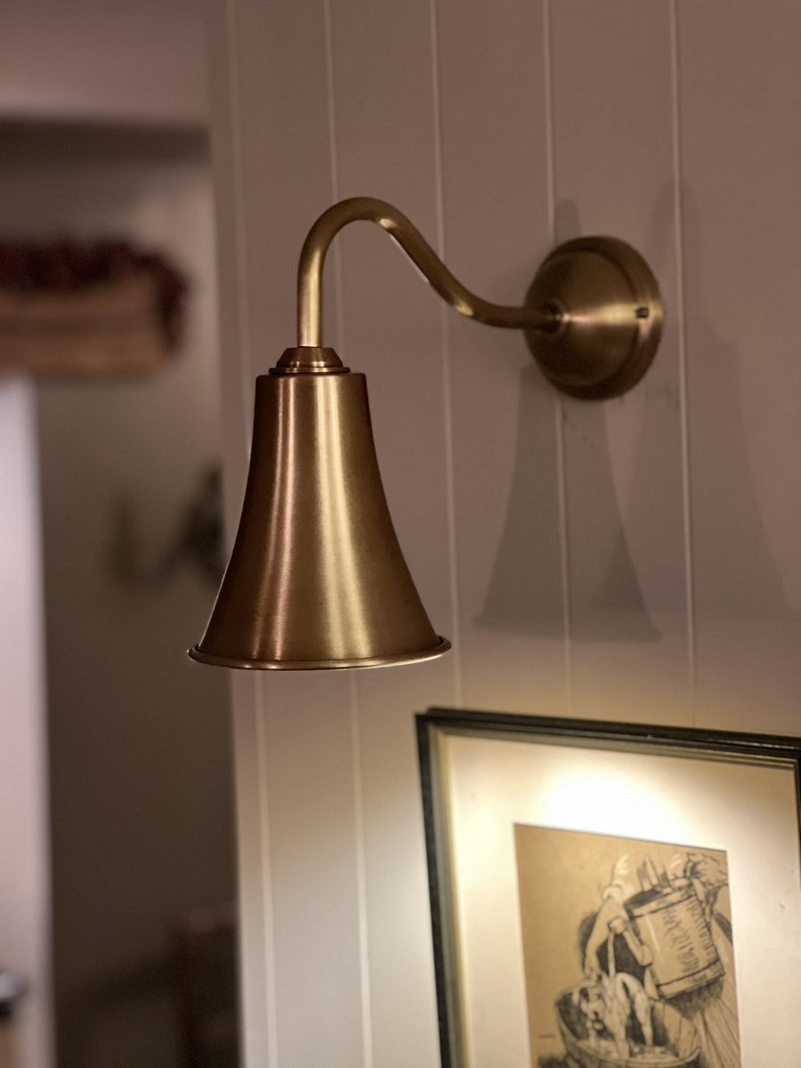 wall_lighting's tweet image. Social special! £30 off our Stowe brass wall light 💡 DM us for discount code and visit our website: thewalllightingcompany.co.uk