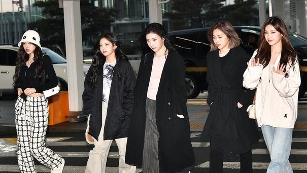 thclwa's tweet photo. ITZY has officially landed in the Philippines!! It's been years. Welcome back to the Philippines, girls! 🥹😭 #ITZYinManila https://t.co/6T9GyqXJDF