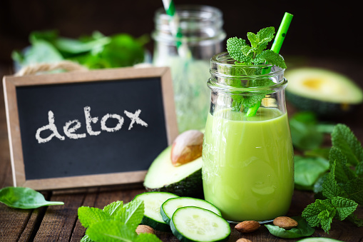 kingonlineza's tweet photo. The festive holidays are over and our bodies are left with all that weight. There's no better way to have a fresh start to the new year than shaping up and detoxing. It's a great way to increasing energy levels, fitness and weight loss #Detox #weightloss #fitness #diet #vegan https://t.co/aNfJ3HF4NF
