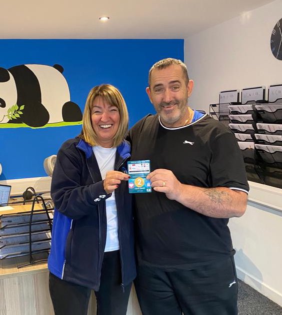 Congratulations to Lee, our most reviewed fitter on Trustpilot in 2022. 

Here he is collecting his vouchers from Geraldine, our Operations Supervisor 🐼. 

Who will win in 2023?
