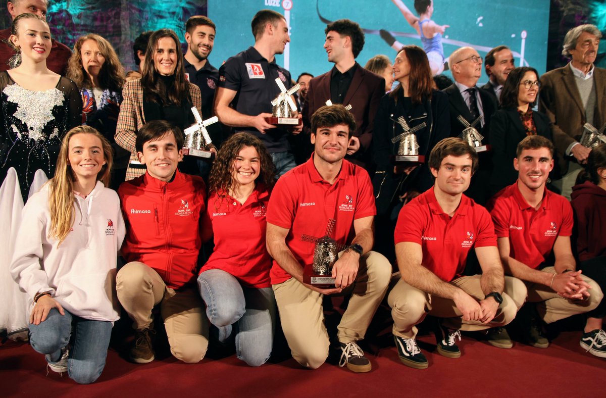 RCMARSC's tweet photo. El #RCMARSC es galardonado de nuevo en los Premios del Deporte de #getxo
Recibieron su reconocimiento el equipo Fhimasa Escuela de Vela José Luis de Ugarte de la #ClaseJ80 y la prueba 'International Women's #sailing Cup'
¡Enhorabuena!
@GetxoKirolak @fhimasa
#vela #bizkaia https://t.co/YgVArw0l4R