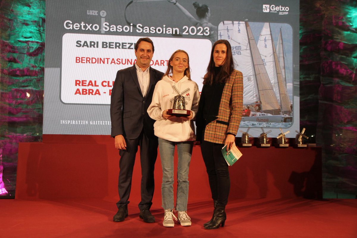 RCMARSC's tweet photo. El #RCMARSC es galardonado de nuevo en los Premios del Deporte de #getxo
Recibieron su reconocimiento el equipo Fhimasa Escuela de Vela José Luis de Ugarte de la #ClaseJ80 y la prueba 'International Women's #sailing Cup'
¡Enhorabuena!
@GetxoKirolak @fhimasa
#vela #bizkaia https://t.co/YgVArw0l4R