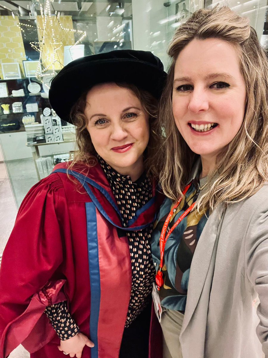 MetricLife's tweet photo. Belated Professorship celebration with @StuartEDunn and @DrDigi_Health. Great to see some of my last year's students too and "graduate" with them 💃🥳💚 @thewheelsblog  @kingsdh @kingsartshums https://t.co/Q71WPOsdBS