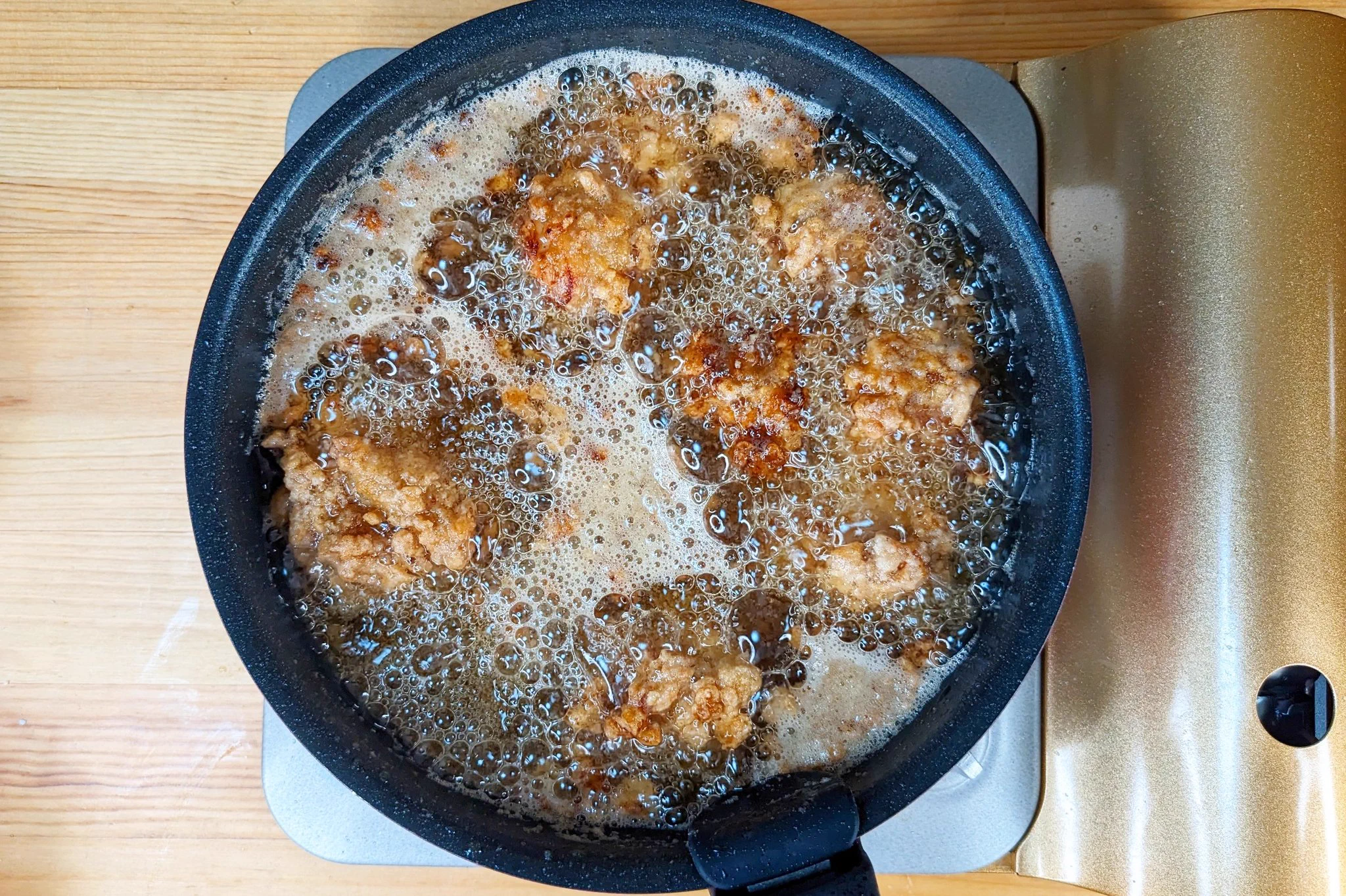 ザクザク食感がたまらない！「天かす焼肉唐揚げ」。