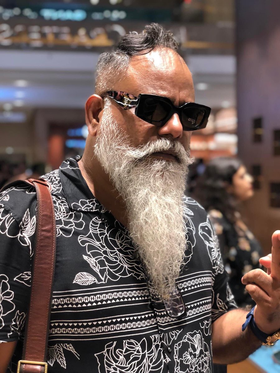BlessingBro1's tweet photo. துணிவு இருந்தால் 
வாரிசு 
பணிவு இருந்தால் 
பேரரசு 
தல இருந்தால் 
தளபதி 
தமிழ் இருந்தால் - எல்லோருக்கும் 
அதிபதி... எப்புடி 🤣👍🏻 

பேரிளமைந்தன் ♥️

#thunivu #Varisu #Thala #Thalapathy https://t.co/237Cbw7NSN