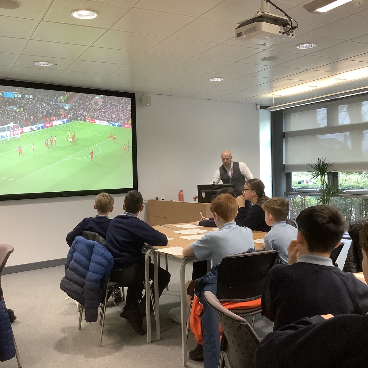BarrowClass's tweet photo. Our first taster session is Sport Analysis - great for our many football fans in 6PB 😄👍⚽️@EHU_FOE @St_Wilfrids_CE @LT_Trust https://t.co/xuOqimLNzY
