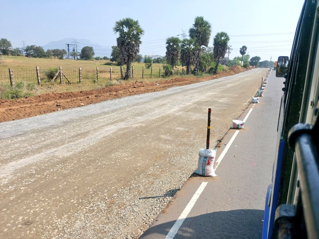 Trichiites's tweet photo. Four Laning of the Trichy - Namakkal National Highway #NH381B from Musiri to Namakkal going on.
📸Raam https://t.co/BmtrkYRL4n