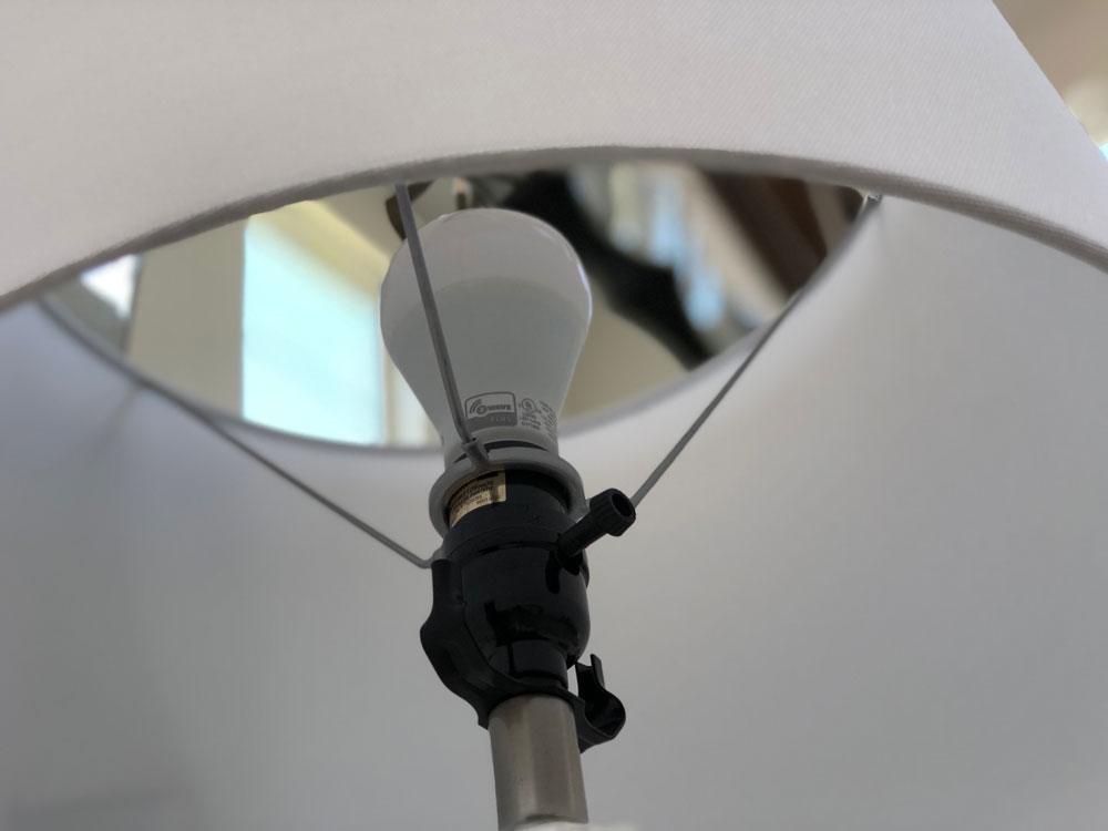 AHA_SmartHomes's tweet photo. Have you ever come downstairs and realised that you left the lights on in the kitchen?

Yeah, me too.

Combining a smart lightbulb with a movement sensor means that lights can turn off when there's been no movement in a room for a set period. https://t.co/gu2sfsNjUo