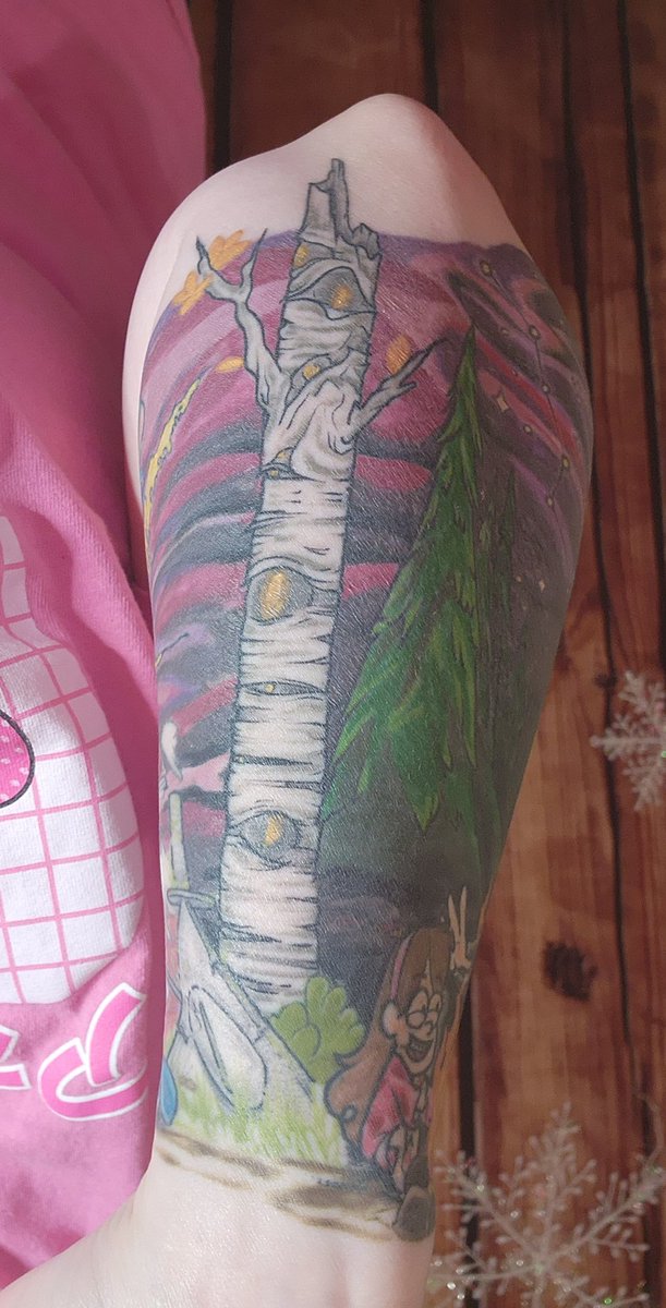 quinn_cipher's tweet photo. Finally healed enough to show off. #GravityFalls has meant so much to me since it first aired, and now it's a part of me forever. @_AlexHirsch, you and your crew made a masterpiece, and we the fans thank you. https://t.co/vRxMIxRtbM