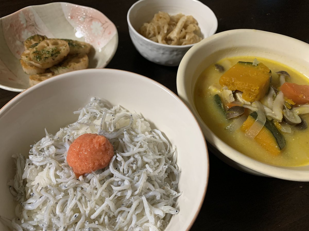 今日の晩ごはん しらす明太子丼 ほうとう汁 蓮根の磯部焼き 切り干し大根の煮物 最近、丼多いな😅 あと明太子も多いな 好きやし、まぁいっか。 やっぱり和食はいいね〜💕 今日もお疲れ様