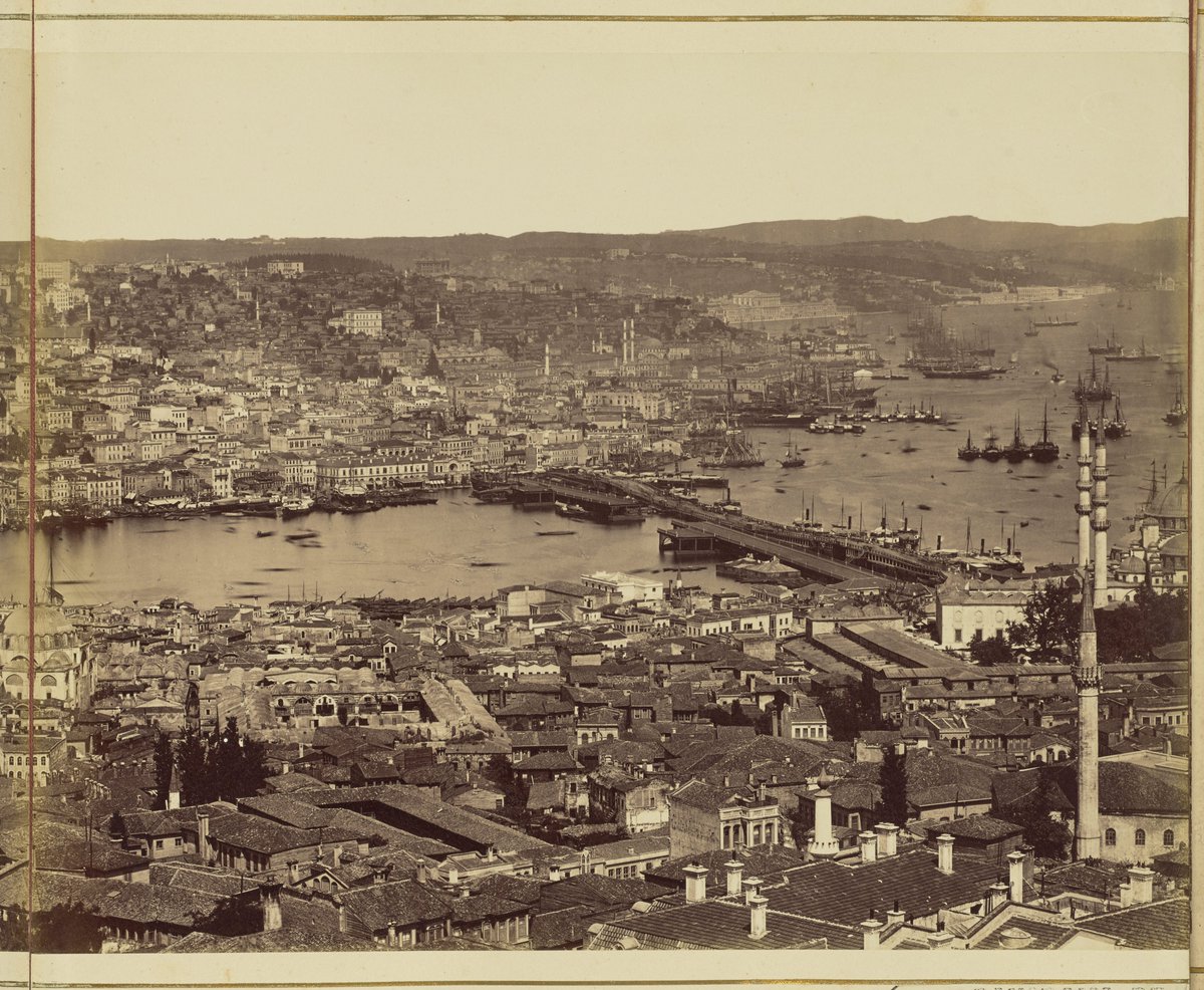 150 yıl önce Guillaume Berggren'in Yangın Kulesi’nden çektiği bu fotoğrafta kampüsümüzü ve tüm güzellikleriyle 360 derece çevresini görüyoruz. Fotoğrafta Galata Köprüsü, Galata Kulesi, Süleymaniye Camisi ve Sultanahmet Camisi gibi şehrin simge mimari yapıları dikkatleri çekiyor.