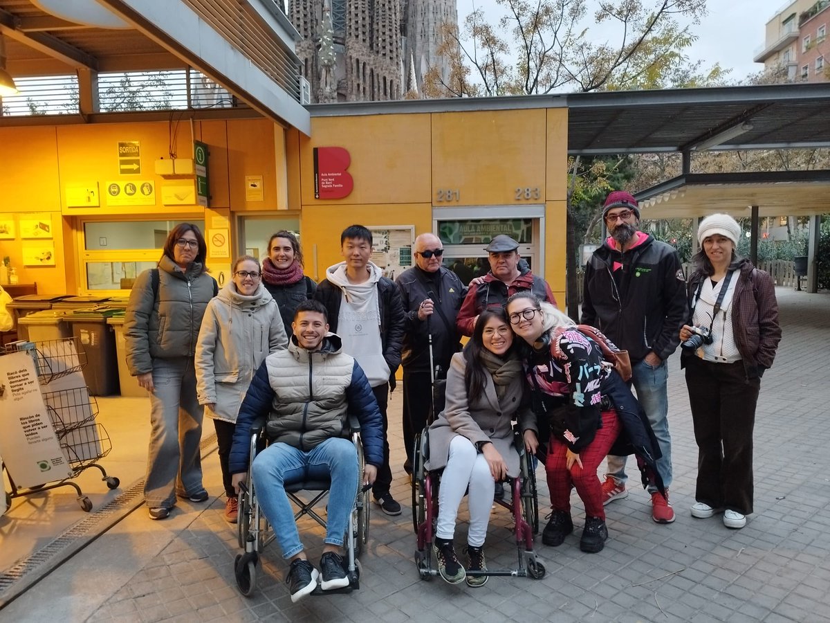la_UPC's tweet photo. ⚠️ Identificats 300 punts crítics d’accessibilitat en les mapathons ‘Fora Barreres!’
Amb la participació de 250 persones voluntàries, que han recollit i compartit informació sobre #accessibilitat fent ús d’eines #TIC i #SIG
#mapathonUPC #ForaBarreres22
https://t.co/f2IQMObCDr https://t.co/YiIzAIHFjN