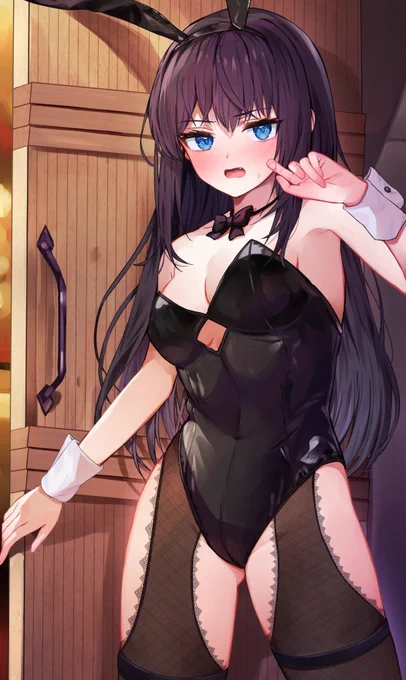 「バイトの服こんな格好だなんて聞いてないっ…!」 