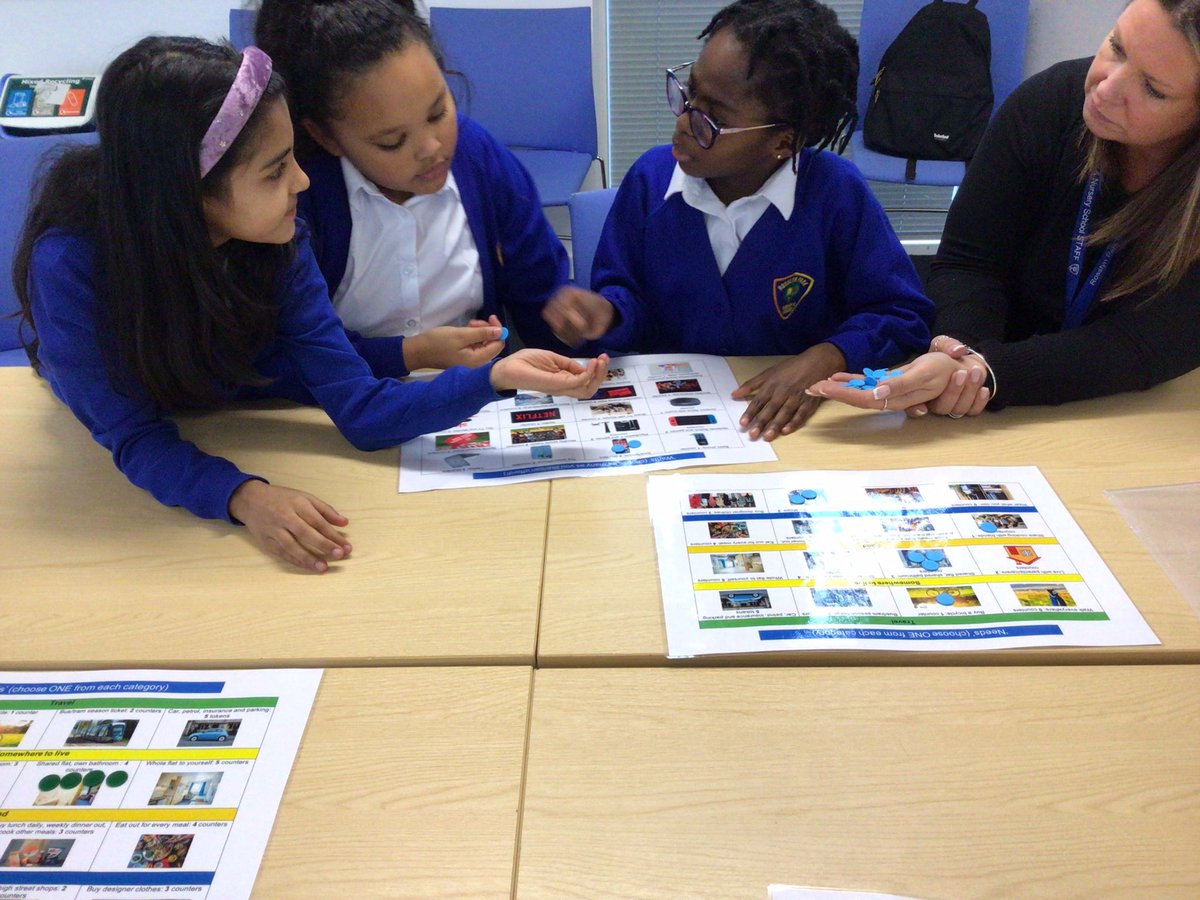 Rosslyn_Park's tweet photo. Today year 4 are visiting @UniofNottingham for our aspiration day. We’re learning about budgeting! @TransformCEO #weareaspirational https://t.co/2HB9fj9987