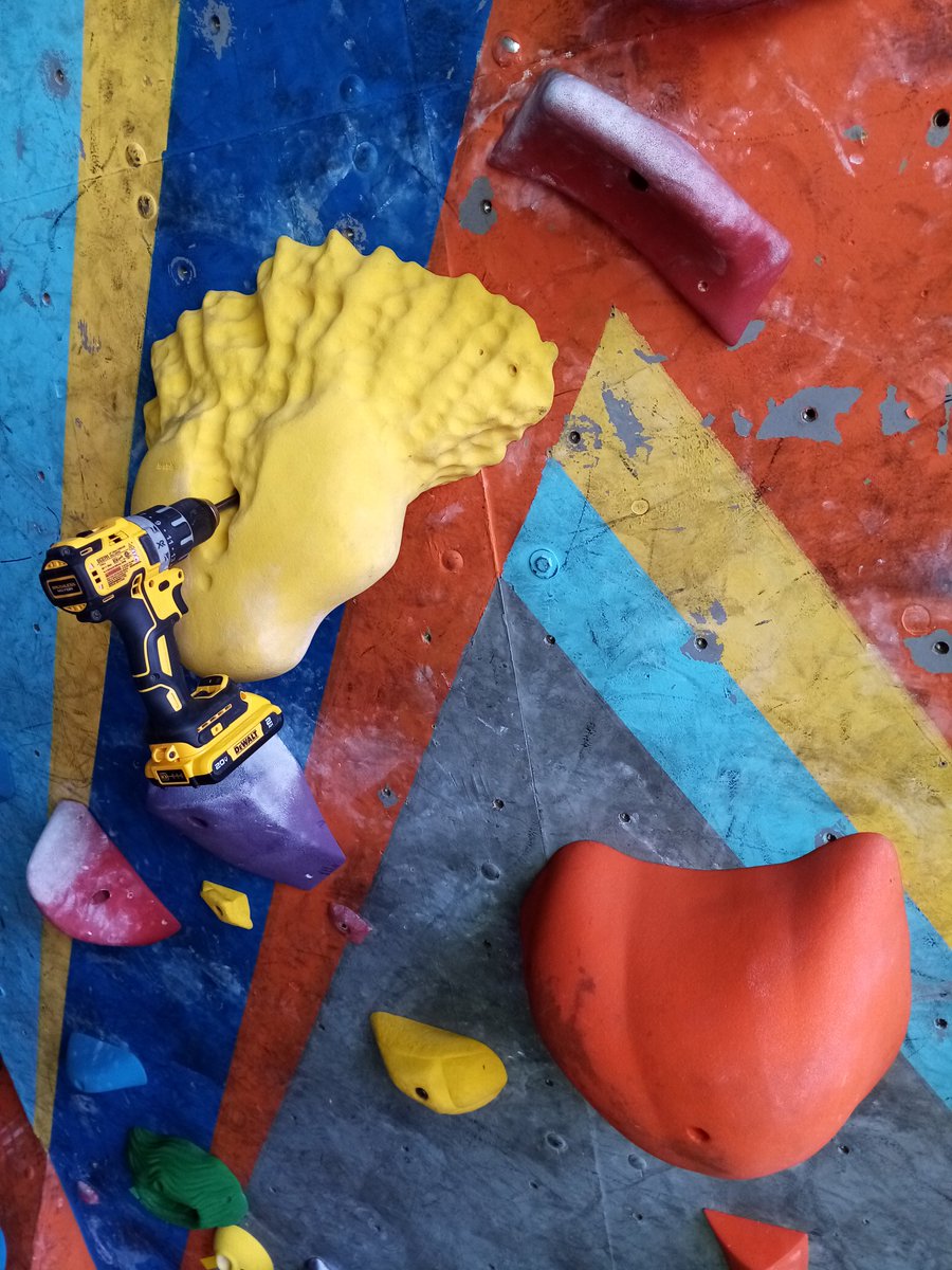 Samclimb254's tweet photo. The art of route setting process.
#peoplethatconnectclimbinginkenya
#climbingtogether
#verticallifeKenya
#kenyanclimbers
#climbersmind
#kenyanclimbingcommunity
#ourclimbingpeople
#recognizingkenyanclimber
#beyondclimbing https://t.co/nJpt9kCGcp