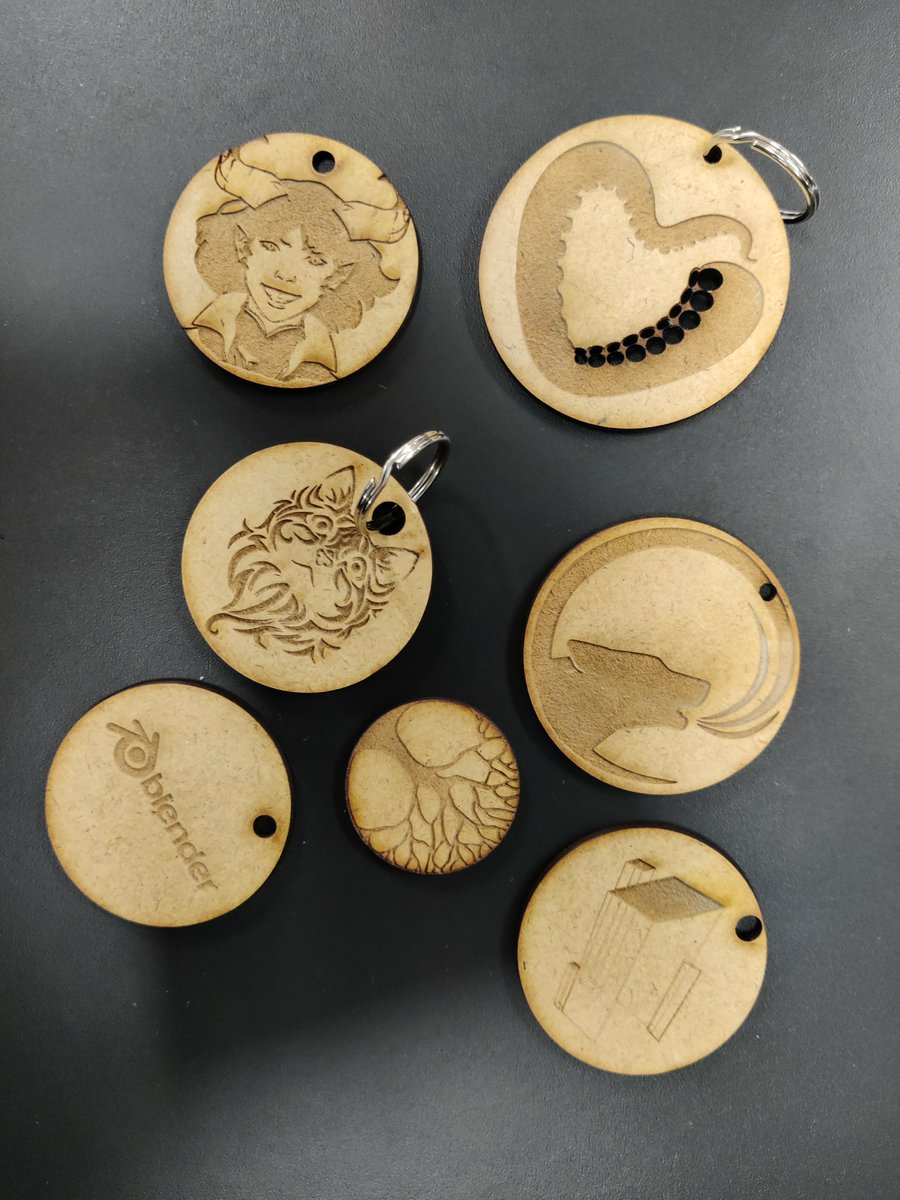 Make4Change's tweet photo. #throwback to late November when we had some #digitalfabrication fun with people from Kulttuurivoimala. With a very skilful and creative bunch we designed and manufactured reflectors and canvas bags with #vinylcutter, and keychains and lanterns with #lasercutter. 🫶 https://t.co/LyHNoP85Er