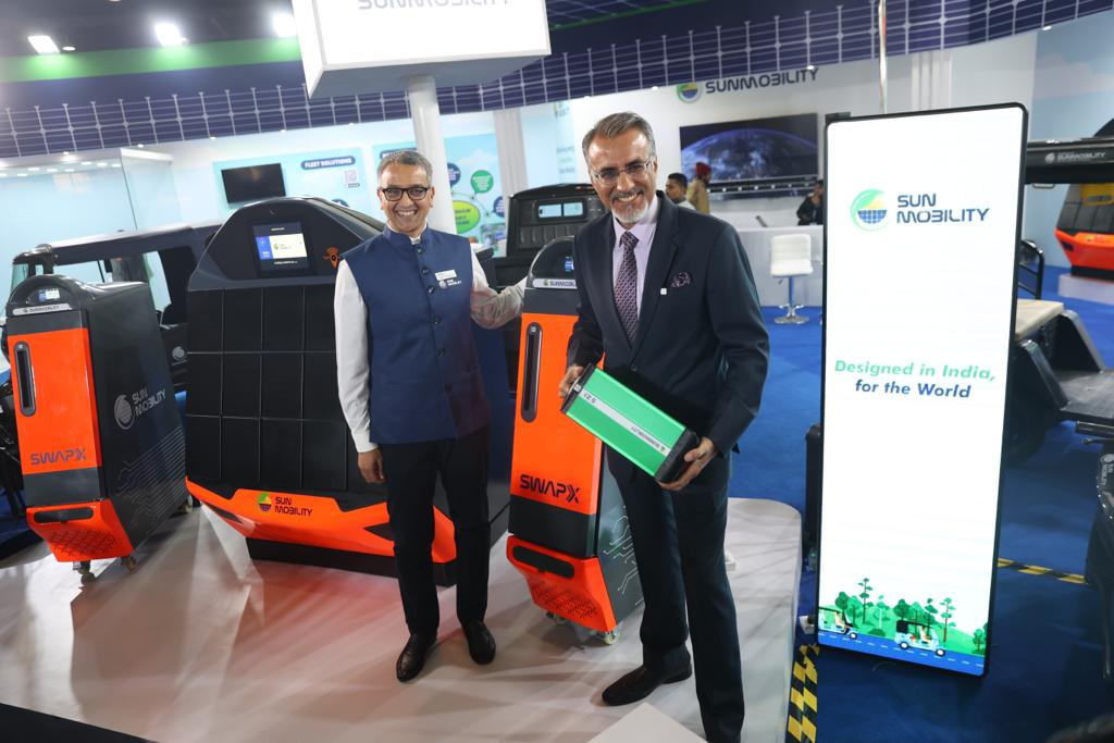 Excited to introduce the new age battery swapping station, SWAP X and S 2.1 Smart Battery @AEMotorShow. Truly a proud moment for the team to unveil this revolutionary solution that enhances the EV infrastructure.
