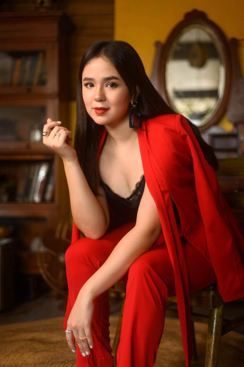 Chelle_0513_'s tweet photo. Meet the 2 another kapuso stars who will complete the 4 Main Lead cast of upcoming Viu and GMA Network Collaboration Drama Series “The Write One.”
THE WRITE ONE VIU
#TheWriteOneViu https://t.co/e6dTzFKXtY