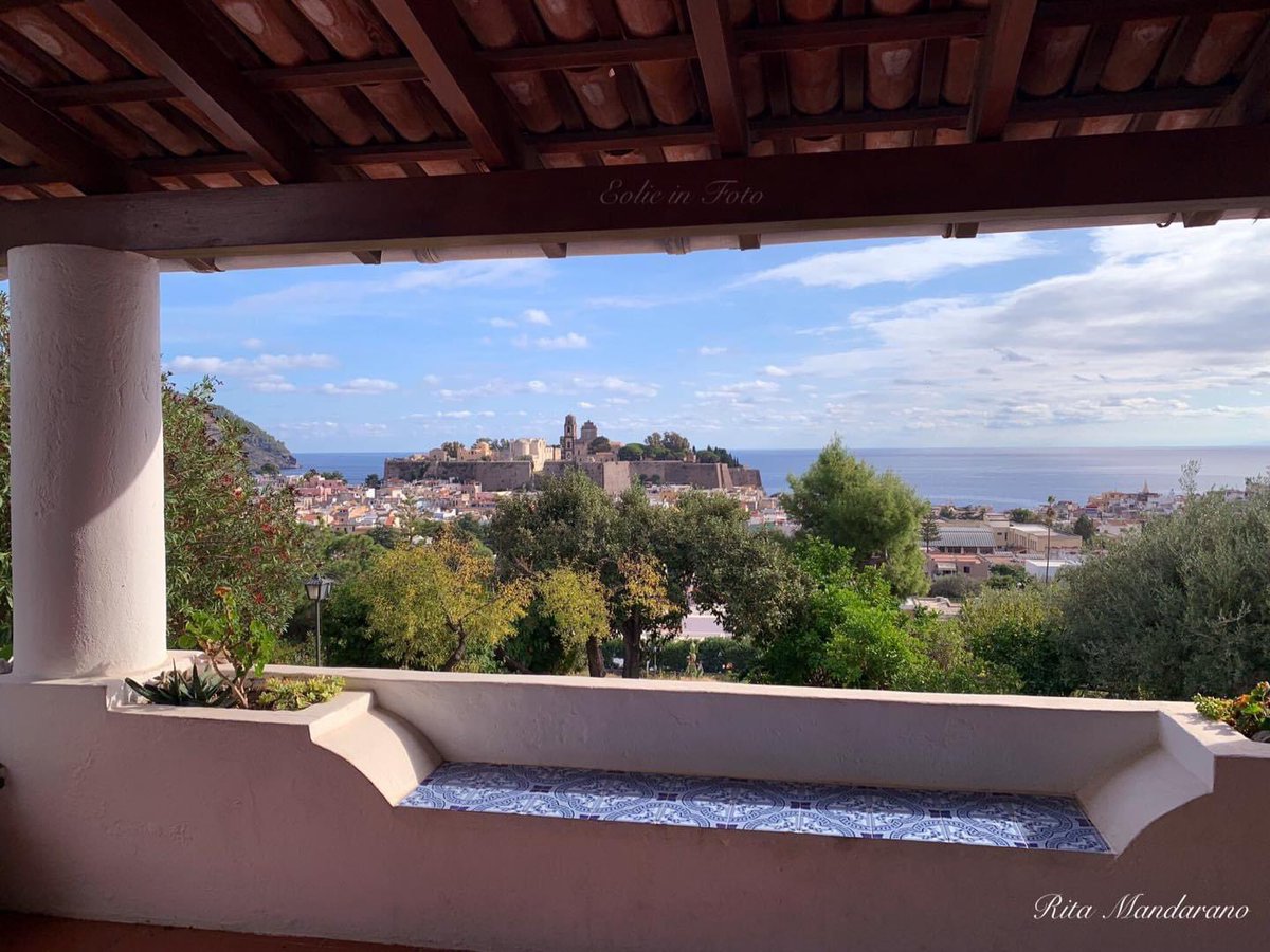 Eolieinfoto's tweet photo. Lipari- vivere l’isola #laParte migliore.. il castello https://t.co/UFTkEZDHM3