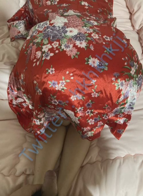 長片系列 #聖誕節 (有字幕)  雖然聖誕節過了,不過那天我是如何聖誕被女朋友教訓? 想知道如何用腳去發出"啪啪啪"的聲音嗎?  預覽片: https://t.co/wtrETy2SAO  #扫楼 #恋足<a href="/tag/%E8%81%96%E8%AA%95%E7%AF%80"class="tags">#聖誕節</a><a href="/tag/heels"class="tags"><span>#heels</span></a><a href="/tag/clips4sale"class="tags"><span>#clips4sale</span></a><a href="/tag/footjob"class="tags"><span>#footjob</span></a><a href="/tag/c4s"class="tags"><span>#c4s</span></a><a href="/tag/flats"class="tags"><span>#flats</span></a><a href="/tag/%E5%8E%9F%E5%91%B3"class="tags"><span>#原味</span></a><a href="/tag/%E6%81%8B%E8%B6%B3"class="tags"><span>#恋足</span></a>