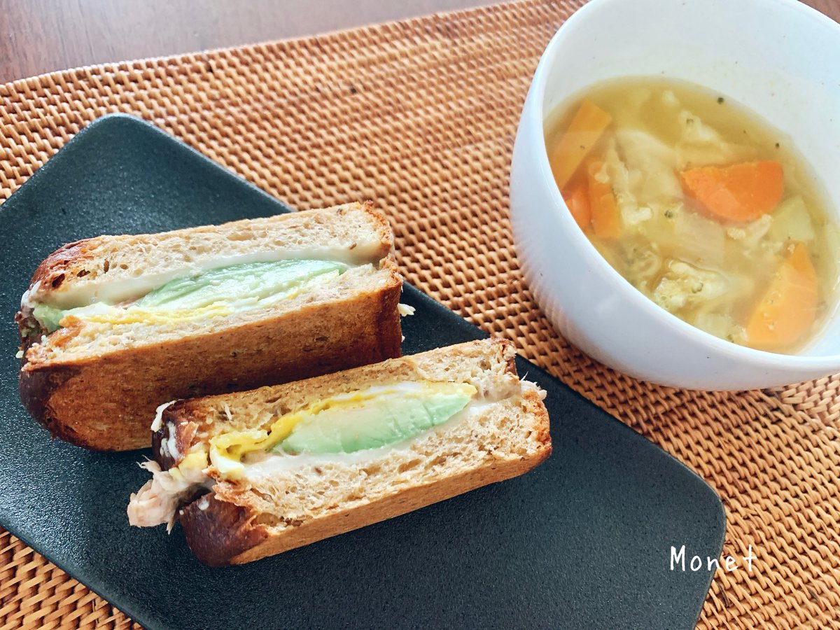 delphinium_diet's tweet image. 1/12【ダイエット254日目】  

42.95㎏(-0.55)
ウォーキング30分
ストレッチ60分

昼:アボカドツナ卵チーズサンド😋はさみすぎ😅
夜:餃子、キムチチャーハン、ニラ玉スープ

キムチチャーハンは迷ったけどめちゃ美味しくできたのでしっかり食べました😋この時間だし明日はきっと増😅

＃ダイエット記録