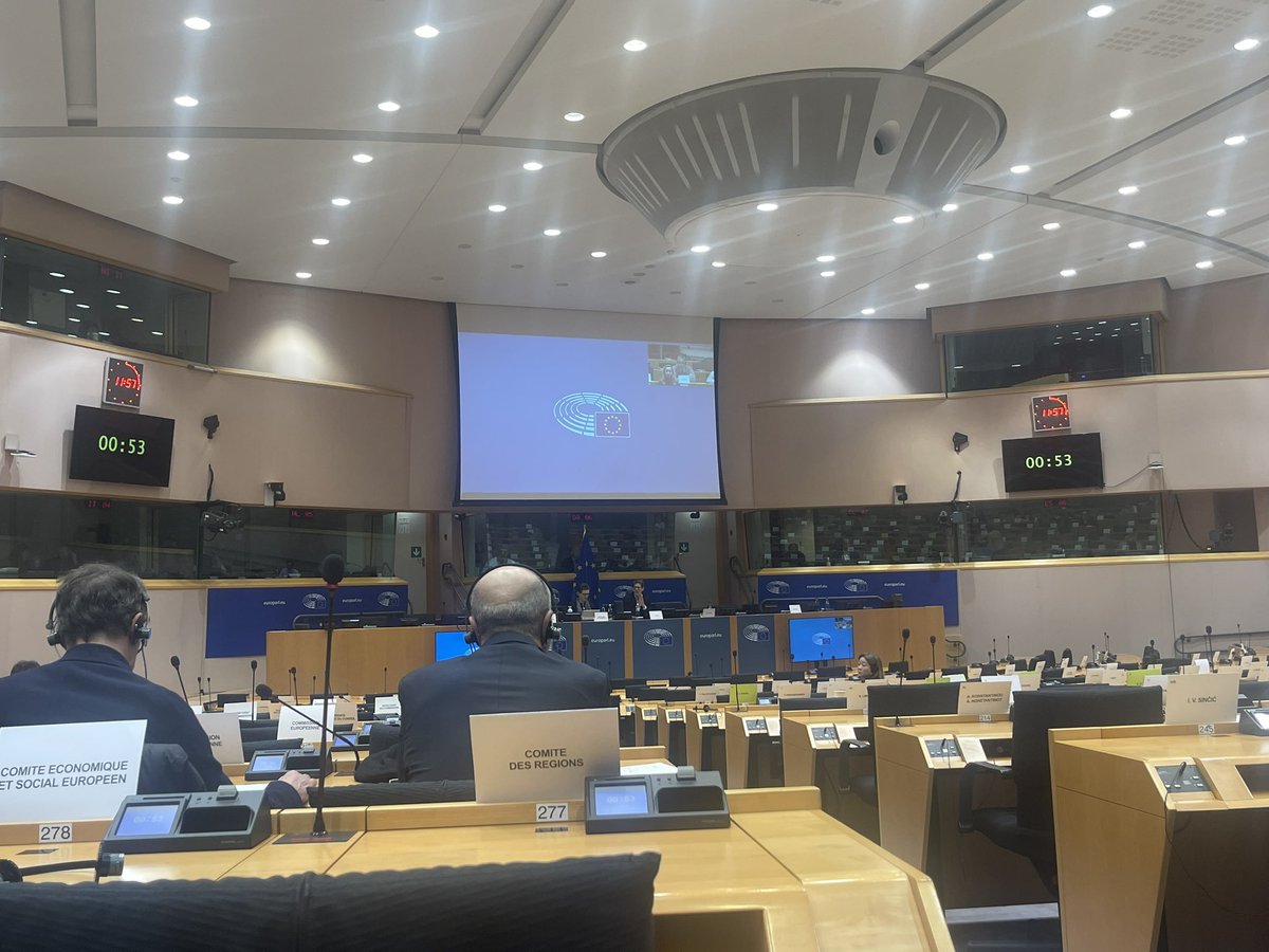 mkokkinouboege's tweet photo. Good afternoon from #brussels my twitter friends, back to work and challenges #europeanparliament #environmentcommittee https://t.co/Q85DGOYq5B